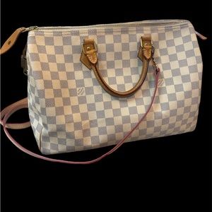 LOUIS VUITTON SPEEDY